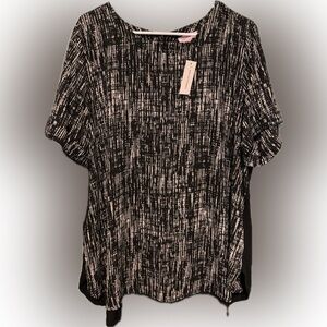 New with tags ladies top! 2x